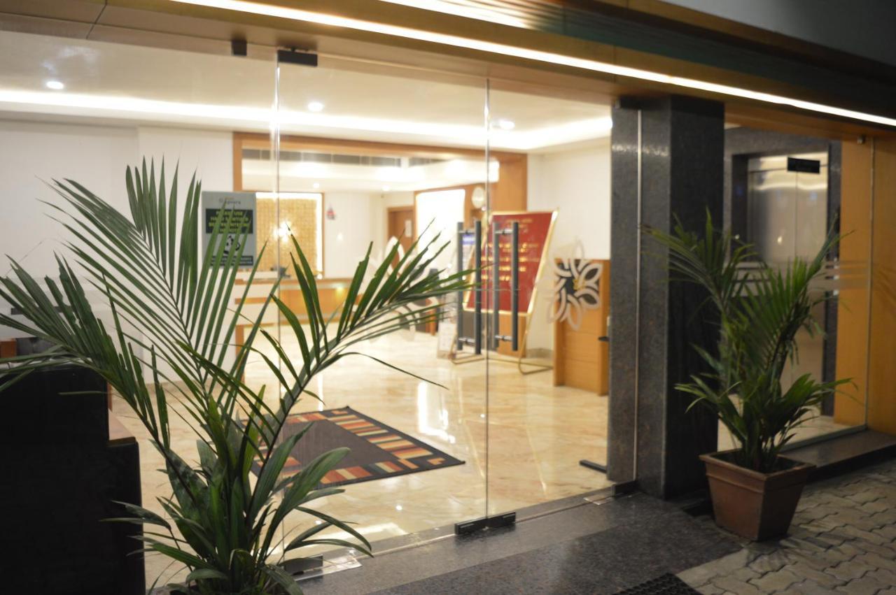 Hotel Apsara Shoranur 外观 照片