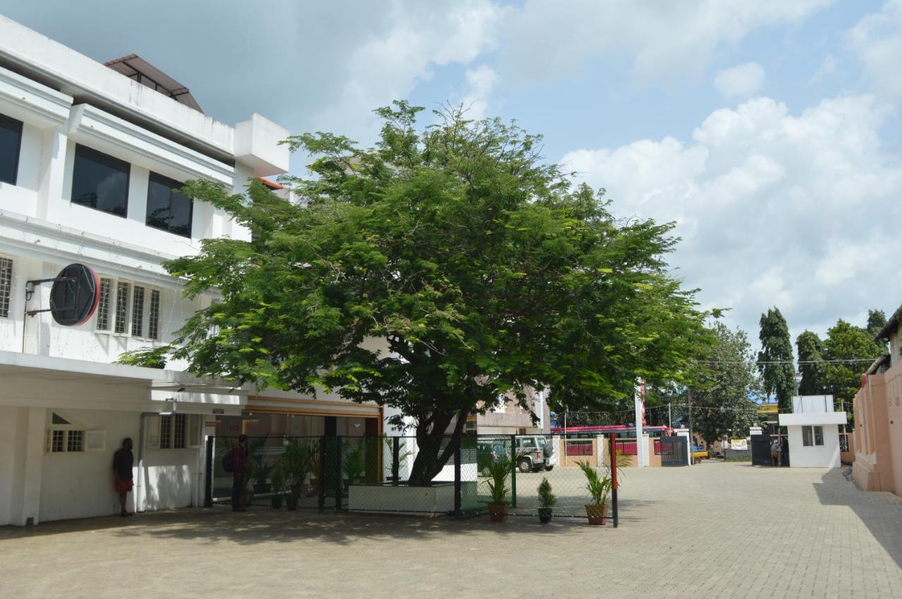 Hotel Apsara Shoranur 外观 照片