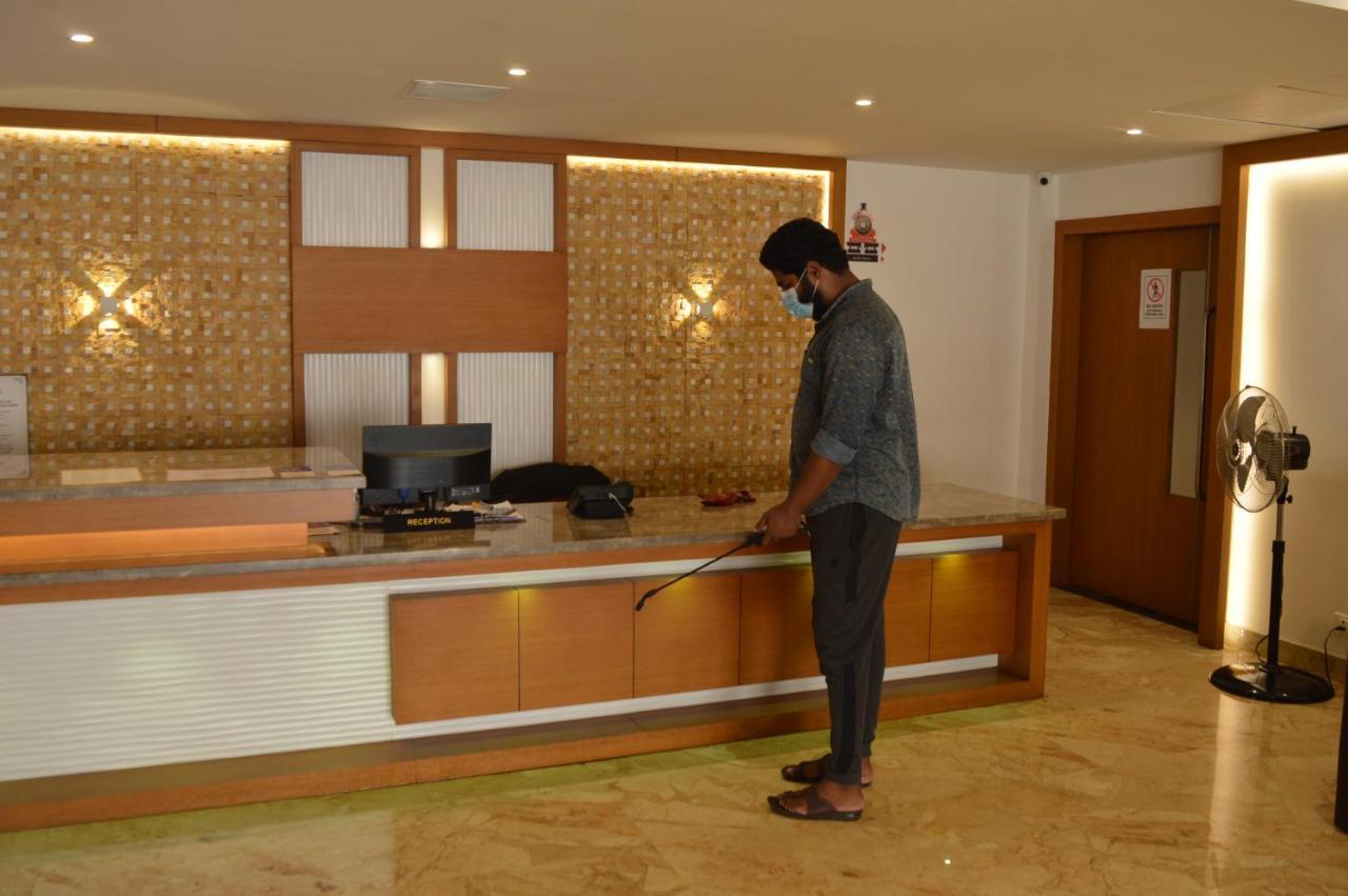 Hotel Apsara Shoranur 外观 照片