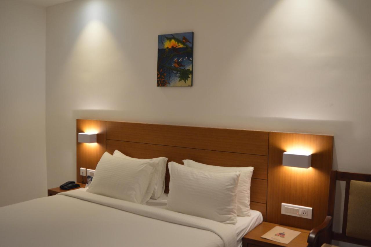 Hotel Apsara Shoranur 外观 照片
