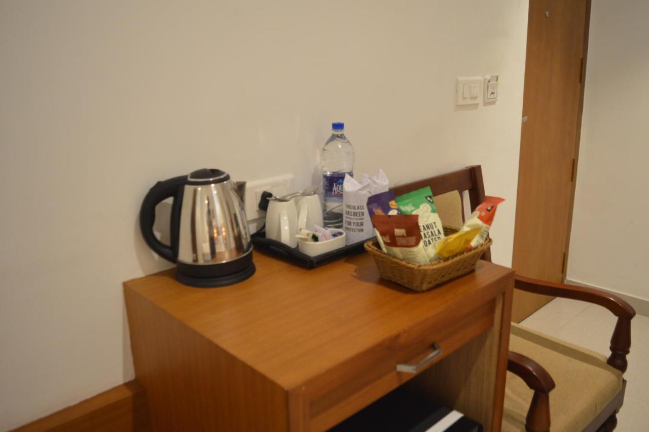 Hotel Apsara Shoranur 外观 照片