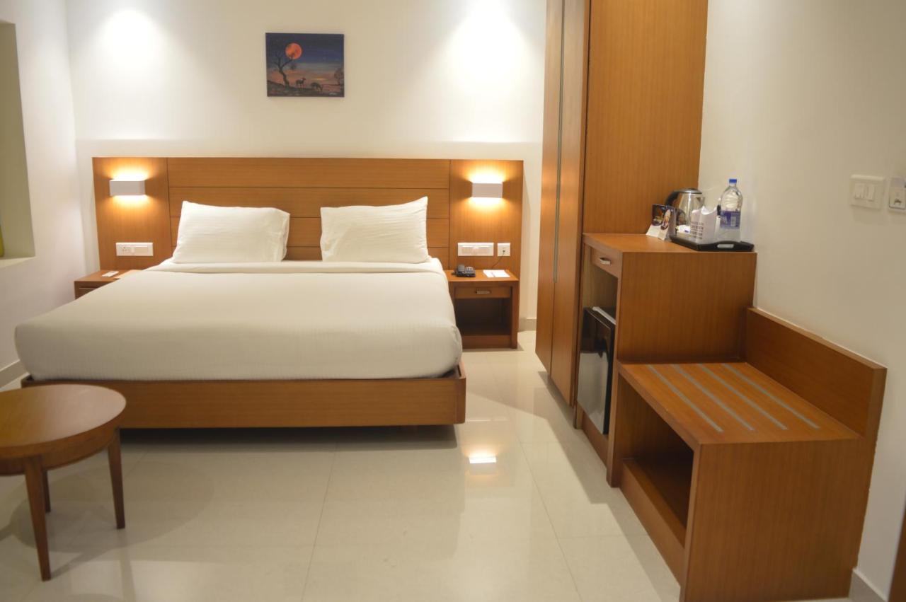 Hotel Apsara Shoranur 外观 照片