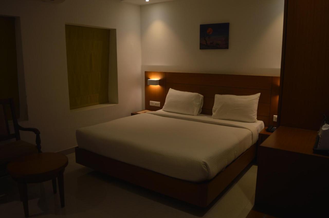 Hotel Apsara Shoranur 外观 照片