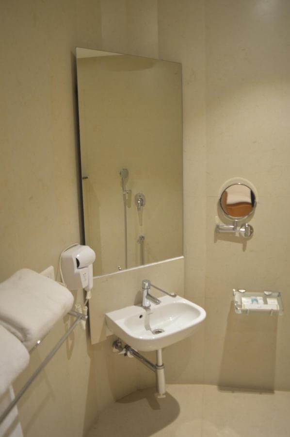 Hotel Apsara Shoranur 外观 照片