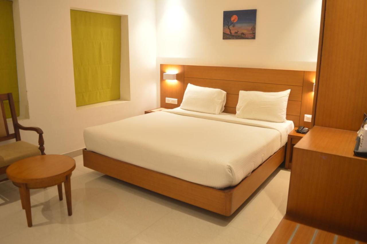 Hotel Apsara Shoranur 外观 照片